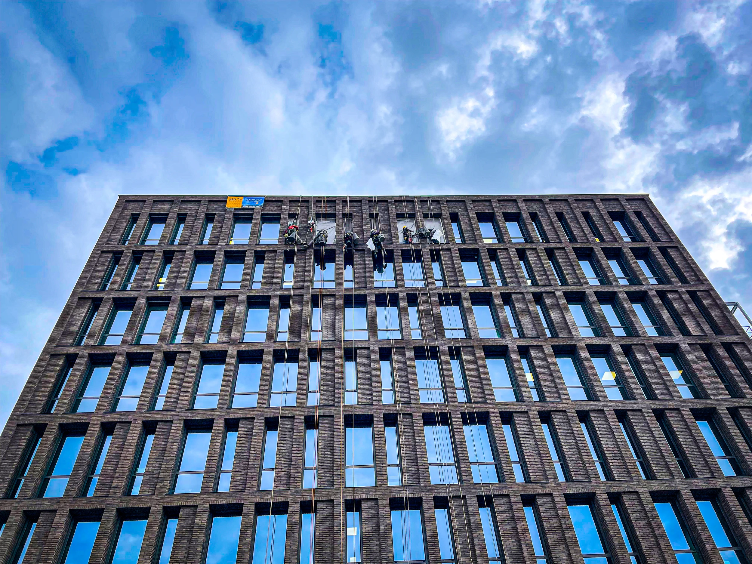 Intervention de cordistes MS Access pour découpe chirurgicale chez DSA AQUITAINE à Bordeaux (bâtiment) – 1